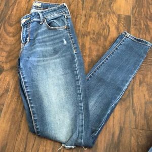 Slightly distress skinny jeans